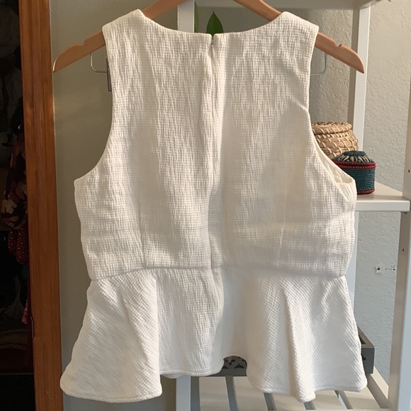 HD in Paris Peplum - Picture 4 of 6